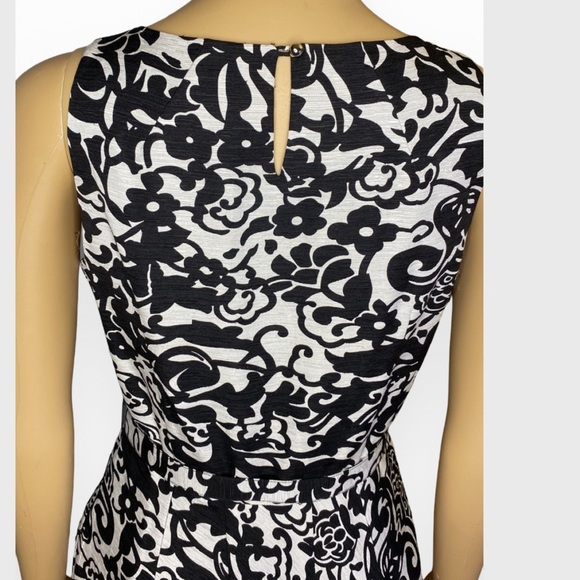 Cache
Black Sleeveless Scoop Neck Work /Office Dress 4 - Picture 8 of 11